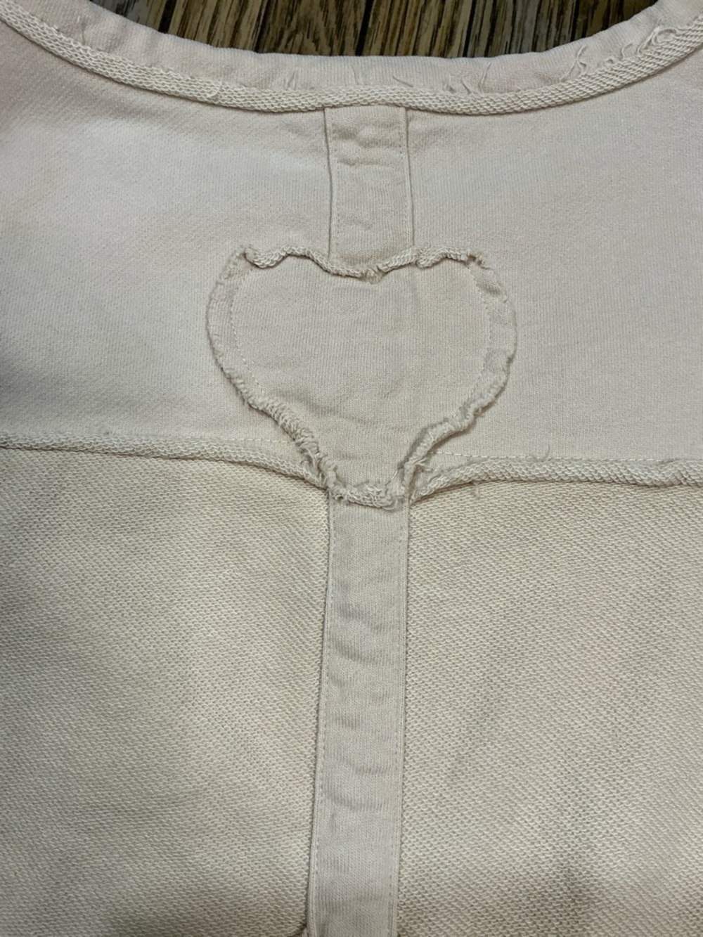 easel Beige Crewneck Sweatshirt Top Raw Hems Heart 3/4 Sleeves - Picture 7 of 13